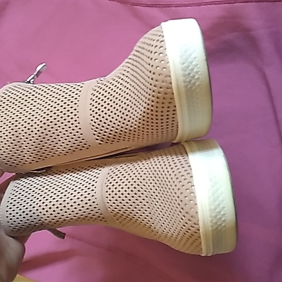 Women's Ccocci  wedge boots size 8.5 and light pink - Picture 3 of 10